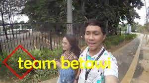 Ketika itu, bens radio membutuhkan pendakwah perempuan dia bahkan langsung mempunyai program sendiri yakni mamah dan aa bersama abdel achrian. Bens Radio 106 2 Fm Jakarta Betawi Punye Gaye