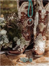 Worried your wedding will not have an elegant feeling if you picked a more rustic wedding location, don't worry about that at all.we found 10 great ideas for when hosting a. Western Wedding Inspiration Western Wedding Photographer Native Roaming Photography