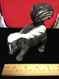 R S L Priscella Skunk Figurine 5993 Year 1980 Ebay Animal Figurines Figurines Skunk