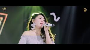 Am kini ku coba g untuk merenungi. Via Vallen Terdiam Sepi Official Youtube