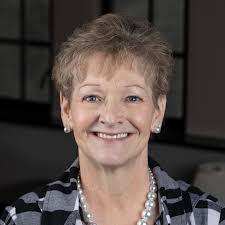 Julie Hedden's Instagram, Twitter & Facebook