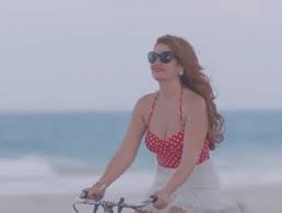 بدأت العمل الفني بعمر الخامسة عشرة ونالت أول بطولاتها أمام الفنانة ليلى علوي وحنان ترك في فيلم حب البنات على الرغم أن كانت بالسنة الرابعة بمشوارها الفني. ÙÙŠÙ„Ù… Ù‚Ø¨Ù„ Ø²Ø­Ù…Ø© Ø§Ù„ØµÙŠÙ 2015 Ù…Ø¹Ø±Ø¶ Ø§Ù„ØµÙˆØ±
