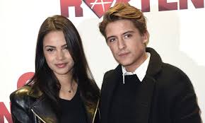 Lil' kleine is een van 's lands meest beruchte en bekendste artiesten ooit. Monica Geuze And Lil Kleine Dating Gossip News Photos