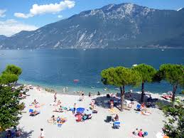 Riva del garda is a town on the northern tip of lake garda, nestled between mountains on either side, on one of the thinnest parts of the lake. Die Strande In Limone Hotel Riviera Limone