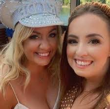 Stephanie Benn's Instagram, Twitter & Facebook