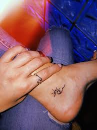 Cute small tattoo on foot. Kleines Tattoo Tatowierung Cute Tiny Tattoos Tattoos Tiny Tattoos