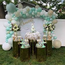 Olha Que Linda Essa Ideia De Decoracao Ao Ar Livre De Primeira Comunhao Tambem Ficaria Lindo Para Um Baby Shower Decorations Balloons Baptism Party Decorations