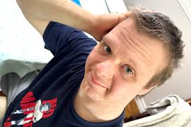 Great motivator': Helmond firing up shears to cut down cancer