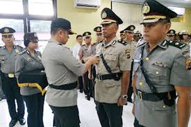 Inindonesia gaya bupati minahasa utara, sulawesi utara vonnie anneke panambunan live debat publik calon bupati dan wakil bupati minahasa utara tahun 2020 jangan lewatkan live. Tribrata Pergantian Pejabat Di Polres Minut Kapolres Pimpin Upacara Sertijab