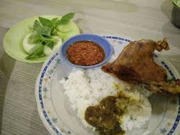 Nasi bebek yang khas madura, dengan pengolahan yang tepat siapapun pasti bisa memasaknya dengan bebas amis dan enaaakkkk…. 5 Spot Kuliner Bebek Di Surabaya Ini Gak Pernah Sepi Wajib Ke Sini