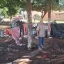 Indígenas apostados al costado del antiguo tramo de la PY02, en Coronel Oviedo, exigen víveres y tierras