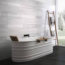 Wandfliesen In Lebenigem Verlegemuster In 2020 Bad Fliesen Dekorfliesen Wandgestaltung