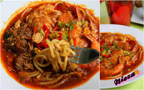 Perkataan 'bandung' dinamakan adalah berpunca daripada. Mee Bandung Muar Masam Manis