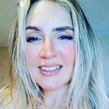 Adriana R. Cella (@eu.adrianacella) • Instagram photos and videos