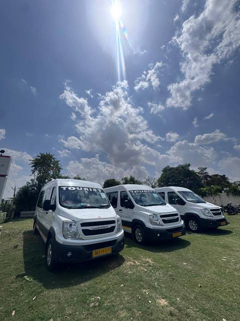 Force Urbania Rental in Jaipur - Book 9, 12, 15, 17 Seater