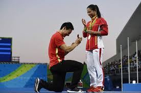 Gold medallist china's shi tingmao (r) and bronze medallist italy's tania cagnotto reacting to the proposal. Chinese Diving Power Couple Set To Tie The Knot After Olympic Glory Global Times