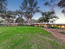 30 Gumtree Road Research Vic 3095 Realestate Com Au