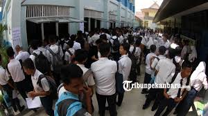 Check spelling or type a new query. Tidak Menggunakan Sistem Zonasi Ini Syarat Masuk Smk Negeri Di Riau Tribun Pekanbaru
