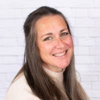 Kelly Mullaly's Instagram, Twitter & Facebook