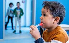 Tabasco aplican prueba anti-COVID con paletas a niños