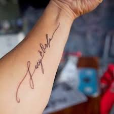 Se considera popular hoy en día, por lo que este libro diseño de letras de fabiana para tatuar es muy interesante y vale la pena leerlo. Letras Cursivas Para Tatuajes