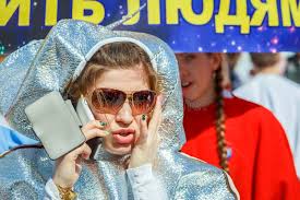 Chica vestida como Malvina foto de archivo editorial. Imagen de disfrute