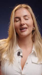 Eric André in Dublin gotta be the only American smiling in front of the  portal rn