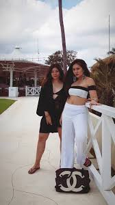 Hasil gambar untuk wulan guritno seksi bikini