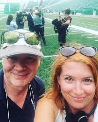 Amanda Handy's Instagram, Twitter & Facebook