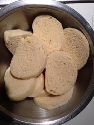 Kynute Knedliky Na 500g Mouky Jsem Smychala Asi 200g All Purpose A 300g Semolina Sul Vajicko Kvasek Mleko 250ml Lzice Cukru A Suse Food Good Food Recipes