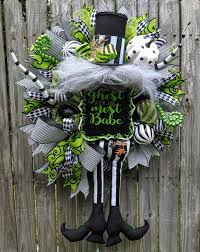 Beetlejuice Wreath Halloween Wreath Beetlejuice Decor Etsy Halloween Wreath Pumpkin Halloween Decorations Creepy Halloween Decorations