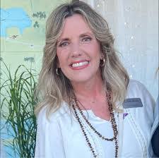 Julie Bainter's Instagram, Twitter & Facebook