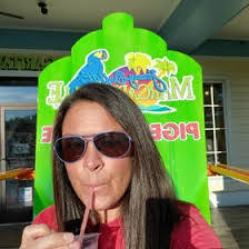 Lori Roark's Instagram, Twitter & Facebook