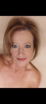 Lisa Senger's Instagram, Twitter & Facebook