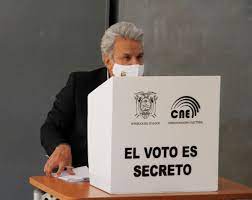 El voto para elegir al presidente, vicepresidente y legisladores es un gran compromiso ciudadano. Lenin Moreno On Twitter Soy Un Democrata Que Defiende La Libertad Para Elegir Y Ser Elegido Cumpli Con El Derecho A Expresar Mi Preferencia Electoral Mediante El Voto Junto A La Ciudadania