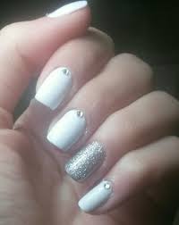 Acrylics are like your favorite brand of perfume which you can't let go off with so ease. White Silver Glitter Square Acrylic Nails White And Silver Nails Silver Nails White Nails