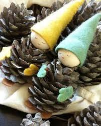 Pomme De Pin Lutin Bricolages Avec Des Pommes De Pin Noel Deco Noel