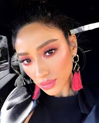 The Makeup Trends You Ll Be Seeing Everywhere This Summer Pink Lipstick Makeup Pink Makeup Seductive Makeup