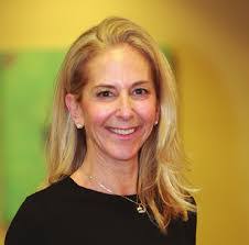 Lara Winn's Instagram, Twitter & Facebook