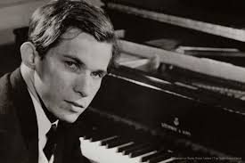 Glenn Gould was an artist with exceptional knowledge and talent for  clarifying counterpoint and structure, and his playing was deeply  expressive and rhythmically dynamic. He had the technique of a virtuoso,  even