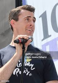 Derek Hanson's Instagram, Twitter & Facebook