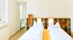 Moderne einbaukuche besticht durch minimalistische asthetik moderne farbe fr wohnzimmer moderne esszimmer moderne kche moderne kuche cesar arredamenti moderne designer kuchen effeti moderne feng shui im schlafzimmer bett farben co einfache anleitung. Fengshui Im Schlafzimmer 15 Praktische Tipps