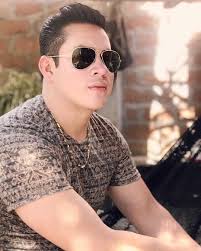 Feliz inicio de semana a todos 🎼🙋🏻‍♂️🎶