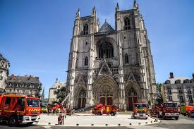 A church volunteer has admitted starting a fire that devastated the cathedral in the french city of nantes last week, his lawyer has said. Fire Ravages Nantes Cathedral In France Destroying Baroque Organ Police Suspect Classic Fm