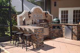 outdoor kitchen with big green egg, gas