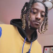 We all started somewhere 😂. Sharing some old stories with @spitta_andretti  about GI Joes and me being the background dancer for his living room  concert. 🎤🕺🏽🤣 #Dee1 #Currensy #NewOrleans #GIjoe #GIjoenation  #BackgroundDancer #MissionVision