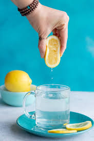Buvez De L Eau Citronnee Le Matin Pour Ameliorer Votre Sante Truc Pour Maigrir Boire De L Eau Desintoxication Saine