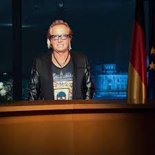 Robert geiss born january 29 1964 is a german businessman and popular face of german tv best known for his television series die geissens eine schrecklic. Robert Geiss For Bundeskanzler 2021 Photos Facebook