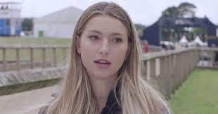 She leads a really private life just like her father and took on his skills in architecture and design. Eve Jobs Things You Didn T Know About Steve Jobs S Youngest Daughter