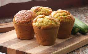I muffin salati, o cupcake salati, sono deliziosi bocconcini da arricchire con ogni ingrediente, ad esempio con formaggi, zucchine e verdure, salumi. Muffin Salati La Ricetta Che Da Un Tocco Americano Al Vostro Aperitivo Leitv